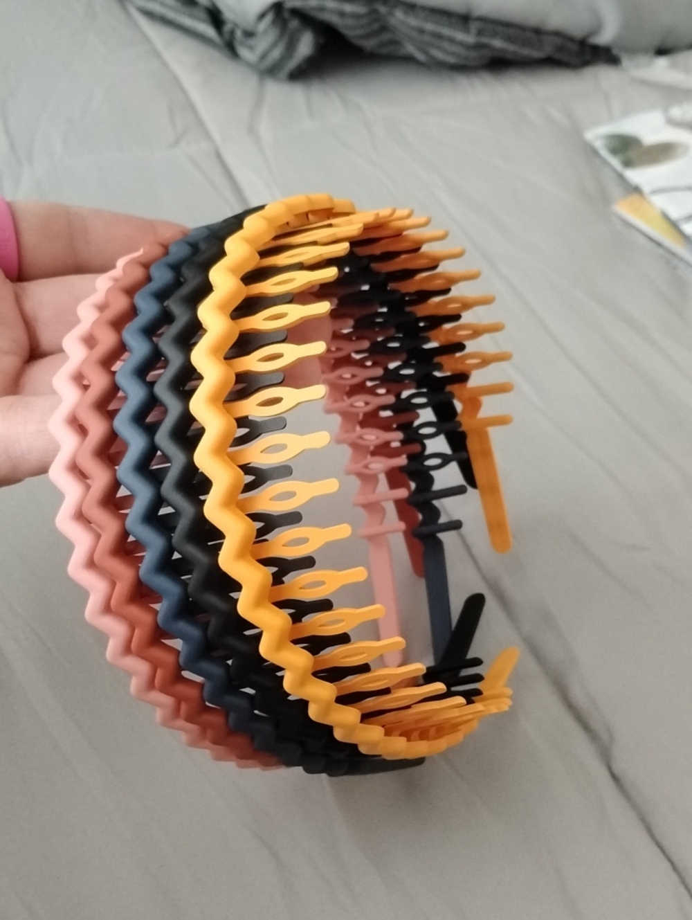 Set of Zigzag Plastic Headbands in Mustard, Black, Navy, and Dusty Pink